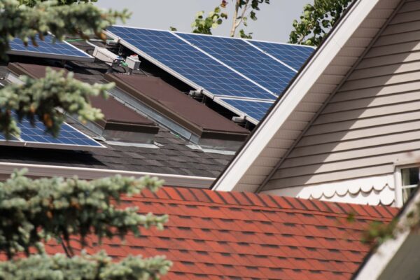 Ar Gali Kaimynai Dalintis Viena Saulės Elektrine