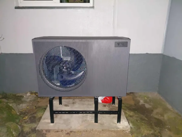 Sumontuotas TCL šilumos siurblys